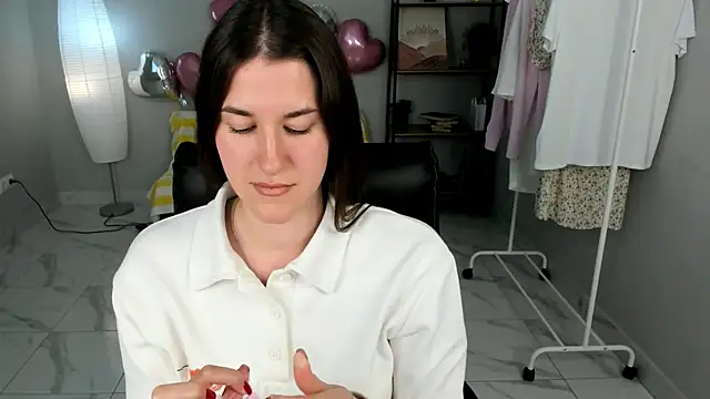 Elizabeth Kim online show from June 2026 01:24:01 PM