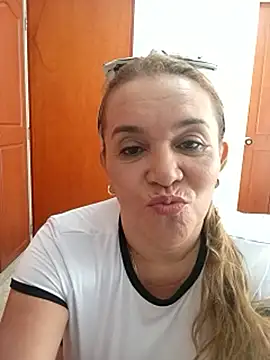 Snapshot of Sara_hilton02 chatting on June 2026 02:30:01 PM Sara hilton02 online show from June 2026 02:30:01 PM