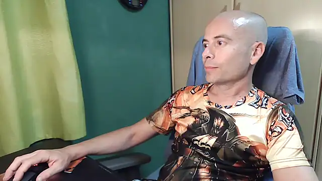 Snapshot of Golfo-83 chatting on June 2026 08:55:02 PM Golfo-83 online show from June 2026 08:55:02 PM
