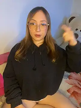 Caamii  online show from June 2026 01:03:01 AM