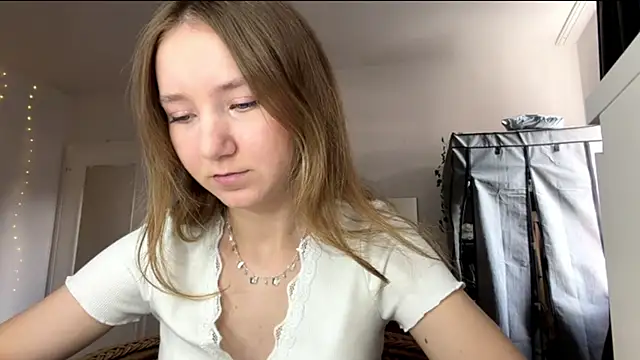 Snapshot of smalllisa chatting on July 2026 04:44:01 PM smalllisa online show from July 2026 04:44:01 PM