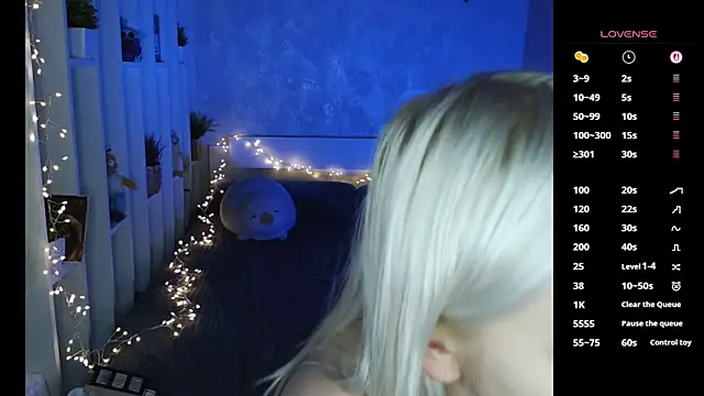 Snapshot of EffieStonem chatting on June 2026 06:58:01 PM EffieStonem online show from June 2026 06:58:01 PM