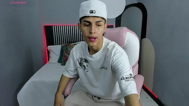 Axel Mendozaa online show from June 2026 08:08:01 PM