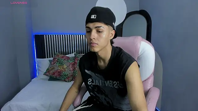 Axel Mendozaa online show from June 2026 07:51:02 PM