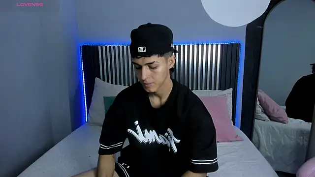 Axel Mendozaa online show from July 2026 08:15:02 PM