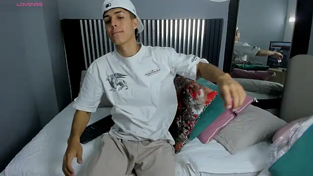 Axel Mendozaa online show from July 2026 08:26:02 PM