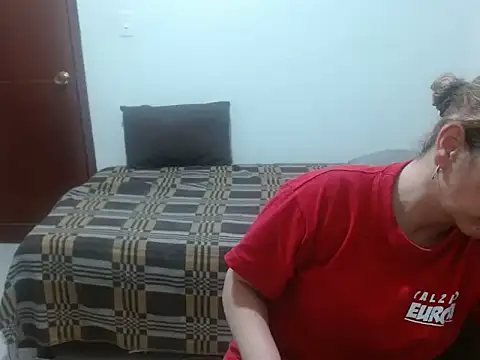Chiquisexy1 online show from June 2026 06:40:01 PM
