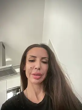 LaylaTox online show from June 2026 12:22:01 PM