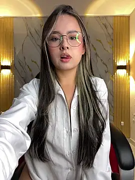 Tinakitten online show from June 2026 11:44:02 AM