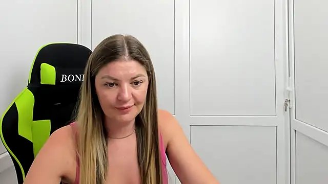 Snapshot of MiaSummerr_ chatting on July 2026 07:16:01 PM MiaSummerr online show from July 2026 07:16:01 PM