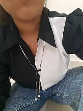 Snapshot of Meenakshi_rajput chatting on June 2026 04:21:01 AM Meenakshi rajput online show from June 2026 04:21:01 AM