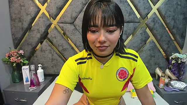 Snapshot of roxane_vega chatting on July 2026 06:12:02 PM roxane vega online show from July 2026 06:12:02 PM