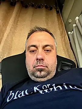 Robertoplayboy online show from April 2026 12:40:01 PM