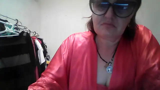 Snapshot of ErikaXShine chatting on July 2026 08:17:02 PM ErikaXShine online show from July 2026 08:17:02 PM