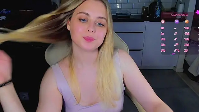 Snapshot of blonde_kellyy chatting on June 2026 12:02:04 AM blonde kellyy online show from June 2026 12:02:04 AM