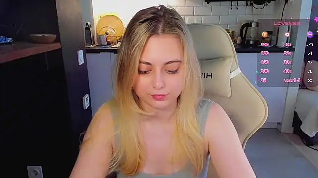 Snapshot of blonde_kellyy chatting on June 2026 03:37:02 AM blonde kellyy online show from June 2026 03:37:02 AM