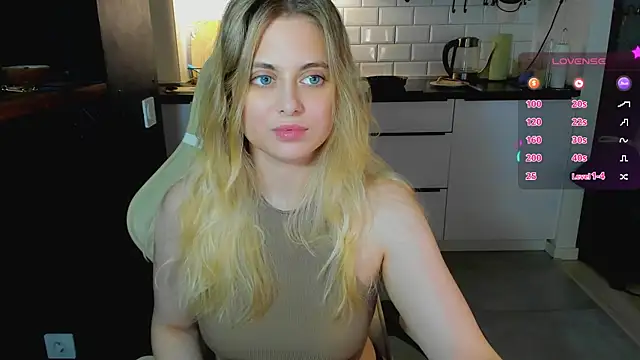 Snapshot of blonde_kellyy chatting on July 2026 10:55:01 AM blonde kellyy online show from July 2026 10:55:01 AM