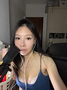 Snapshot of DouDou-2001 chatting on June 2026 01:00:02 PM DouDou-2001 online show from June 2026 01:00:02 PM