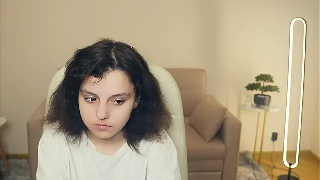VadaBellotti online show from June 2026 09:43:01 AM