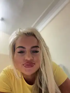 Snapshot of BarbieLeahX chatting on June 2026 11:11:02 AM BarbieLeahX online show from June 2026 11:11:02 AM