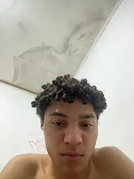 Snapshot of Guilhermesousaferro chatting on June 2026 05:49:01 AM Guilhermesousaferro online show from June 2026 05:49:01 AM