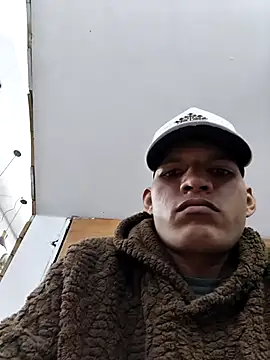 Juniorluzardo online show from June 2026 08:08:01 PM