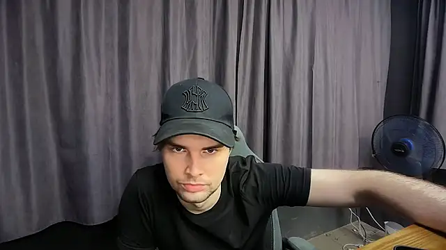 Snapshot of matthewglitch chatting on June 2026 07:39:01 AM matthewglitch online show from June 2026 07:39:01 AM