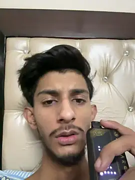 ronnnnn718 online show from June 2026 01:48:02 PM