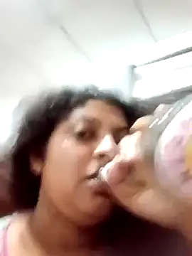 Snapshot of officequeen chatting on June 2026 05:55:02 PM officequeen online show from June 2026 05:55:02 PM