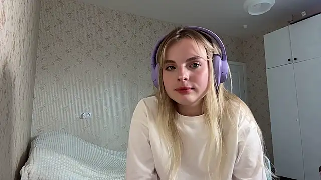 TeodoraBinney online show from June 2026 05:15:02 PM