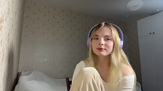 TeodoraBinney online show from June 2026 05:03:02 PM