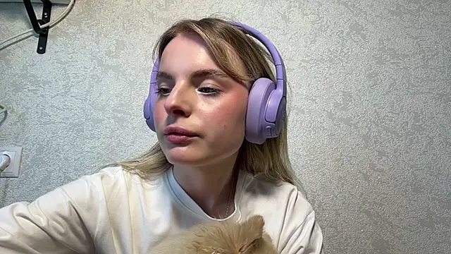 TeodoraBinney online show from June 2026 01:15:01 PM