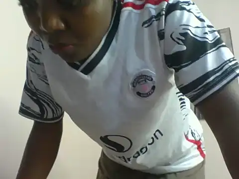 Snapshot of Black_prettty chatting on June 2026 04:44:01 PM Black prettty online show from June 2026 04:44:01 PM