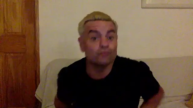 Snapshot of HugodelSol chatting on June 2026 12:22:02 AM HugodelSol online show from June 2026 12:22:02 AM