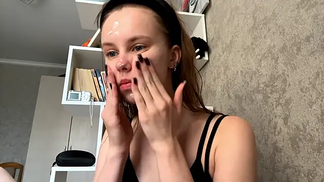 Snapshot of Mollybeans chatting on June 2026 01:11:01 PM Mollybeans online show from June 2026 01:11:01 PM