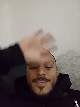 Edneishenrique online show from June 2026 04:33:01 PM