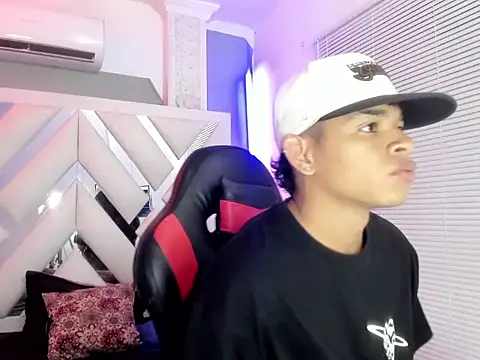 nova mitchell7 online show from June 2026 12:20:01 PM