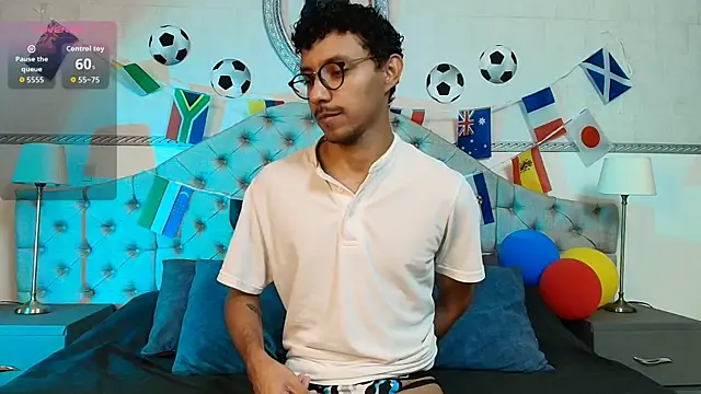 Snapshot of Twunk_miguel chatting on June 2026 12:26:02 PM Twunk miguel online show from June 2026 12:26:02 PM