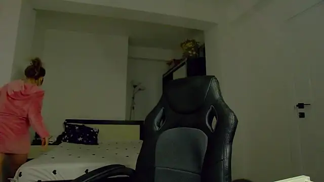 DedeSibel online show from April 2026 04:04:02 PM