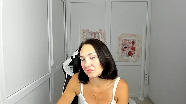 OliviaKateee online show from July 2026 12:20:01 PM