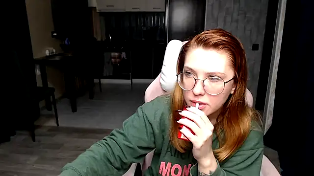 Reginasmilee online show from November 2025 12:56:01 AM