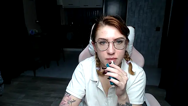 Reginasmilee online show from November 2025 01:05:01 AM