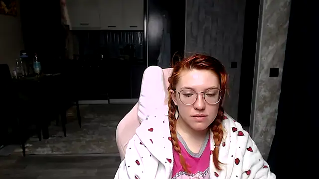 Reginasmilee online show from March 2026 01:49:02 AM