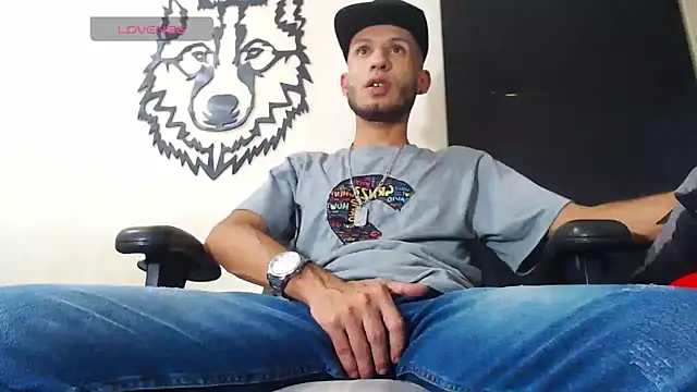 Snapshot of WOLFMONSTERDICK chatting on March 2025 01:35:01 AM WOLFMONSTERDICK online show from March 2025 01:35:01 AM
