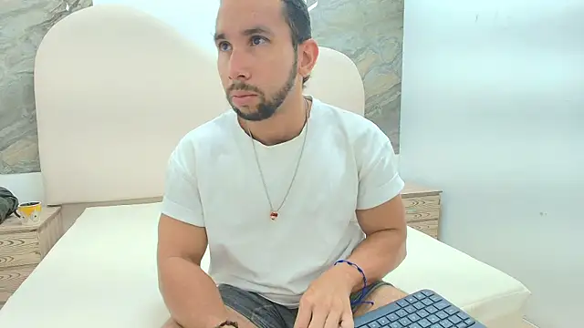 Snapshot of FELIPE_DIAMOND chatting on July 2026 02:10:01 PM FELIPE DIAMOND online show from July 2026 02:10:01 PM