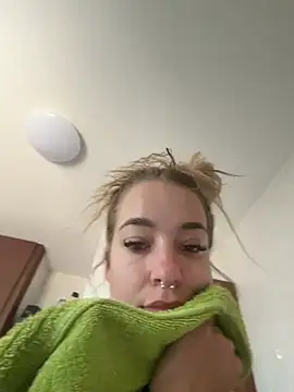 lunavelveett online show from July 2026 01:48:02 PM