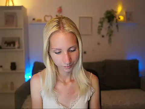PiperPerri18 online show from July 2026 06:45:01 PM