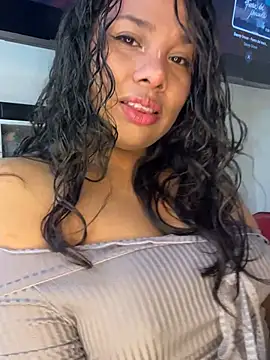 Snapshot of Rashell1_Queen chatting on July 2026 01:15:02 PM Rashell1 Queen online show from July 2026 01:15:02 PM