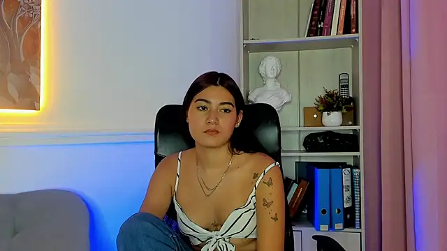 Snapshot of vesper_rae chatting on July 2026 06:01:02 PM vesper rae online show from July 2026 06:01:02 PM