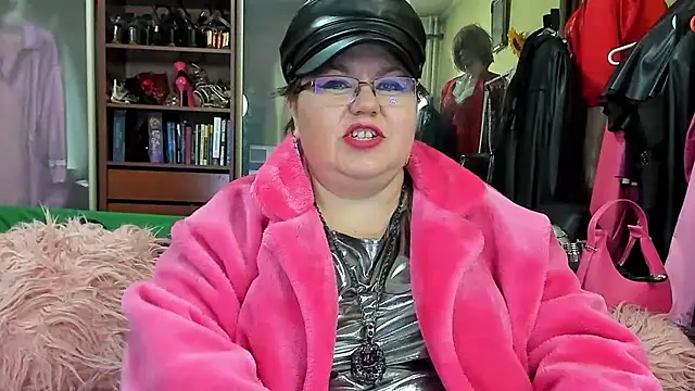 KaryQueen online show from December 2024 05:11:01 PM